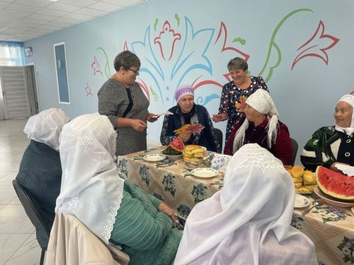 Татар Танае авылы мәдәният йортында өлкән буын кешеләре матур чарага җыелды
