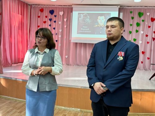 Әйшә мәктәбендә «Геройлар белән очрашу» дигән чара узды
