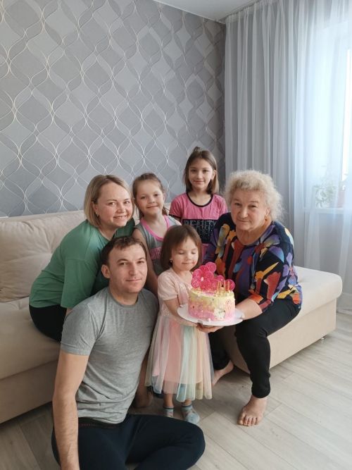 «Кемнедер тәмле ризыкларыбыз белән шатландырабыз икән, димәк, без дөрес юлда» - Алия Абдуллина