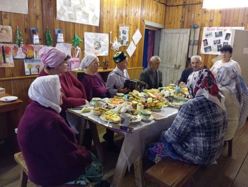 Тугай авылы мәдәният йортында Өлкәннәр көненә багышланган бәйрәм үткәргәннәр