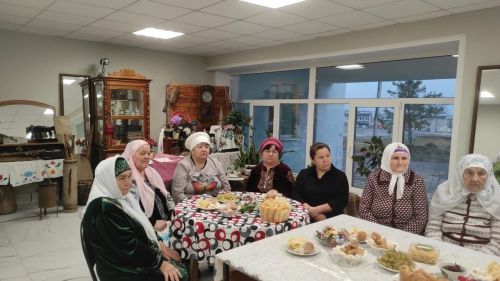 Бишнә авылы мәдәният йортында кадерле әниләребезгә багышланган бик матур бәйрәм чарасы оештырганнар