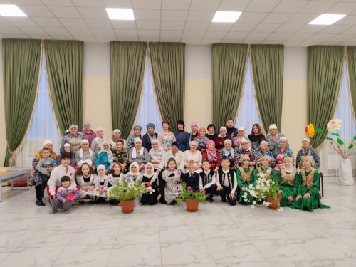 Олы Ачасыр мәдәният йортында «Әниемнең җылы куллары» дигән бәйрәм кичәсе уздырганнар