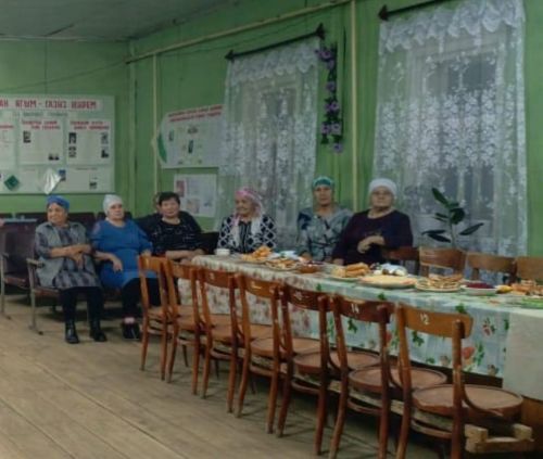 Карашәм мәдәният йортында Әниләр көненә багышланган бәйрәм үткәргәннәр