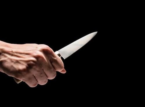 Шевченко урамындагы кибеттә билгесез зат сатучыларга пычак белән янаган һәм...