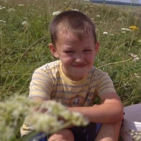 Тугыз яшьлек сабыен җир куенына салган ана: «Аңа унбиш тулыр иде. Йөрәк өзгәләнә инде»