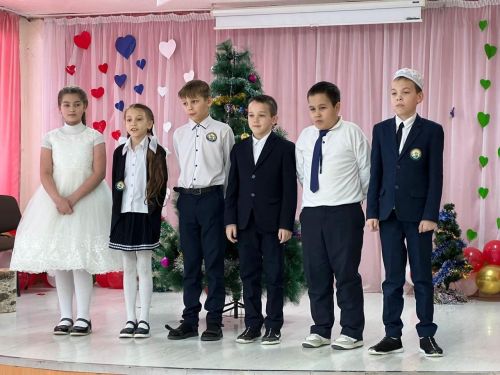 Әйшә мәктәбендә «Яңа ел маҗаралары» дип исемләнгән Чыршы бәйрәме узды