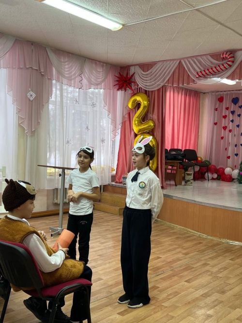 Әйшә мәктәбендә «Яңа ел маҗаралары» дип исемләнгән Чыршы бәйрәме узды