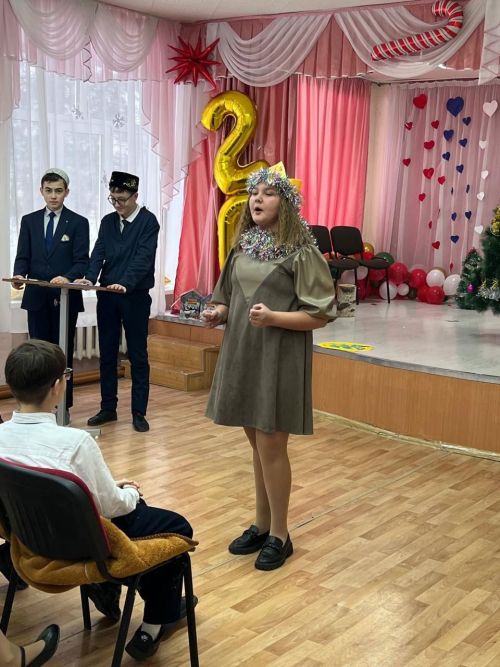 Әйшә мәктәбендә «Яңа ел маҗаралары» дип исемләнгән Чыршы бәйрәме узды