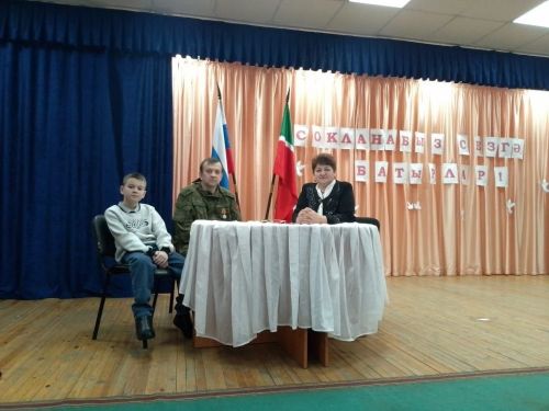 Олы Яке авылы мәдәният йортында махсус хәрби операцияда катнашкан авылдашыбыз Айрат Шаһидуллин белән очрашу булды