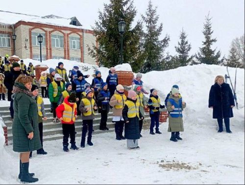 Норлат урта гомуми белем бирү мәктәбе укучылары «Күренеп тор» («Стань заметнее») акциясендә катнашты