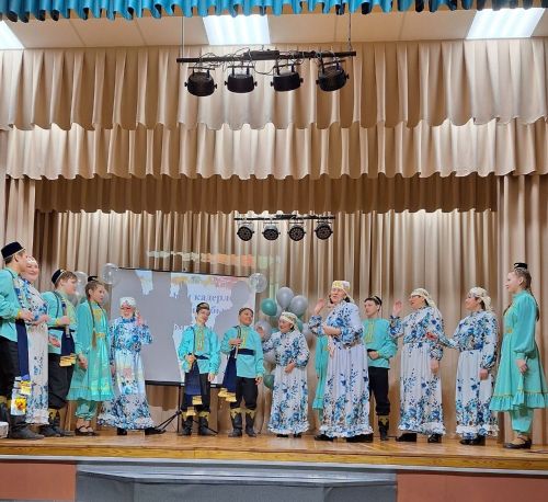 Мулла Иле мәдәният йортында, китапханә белән берлектә «Яраткан һәм кадерле хатын-кызларыбыз» дип исемләнгән бәйрәм концерты булып узды