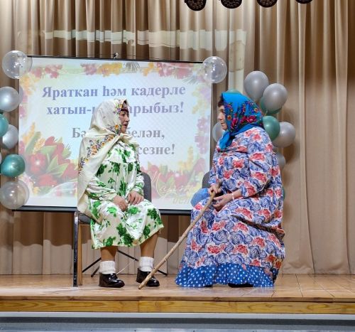Мулла Иле мәдәният йортында, китапханә белән берлектә «Яраткан һәм кадерле хатын-кызларыбыз» дип исемләнгән бәйрәм концерты булып узды