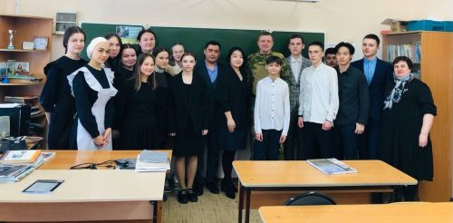 Васильевоның 3нче мәктәбендә махсус хәрби операциядән ялга кайткан фельдшер белән очрашу узды