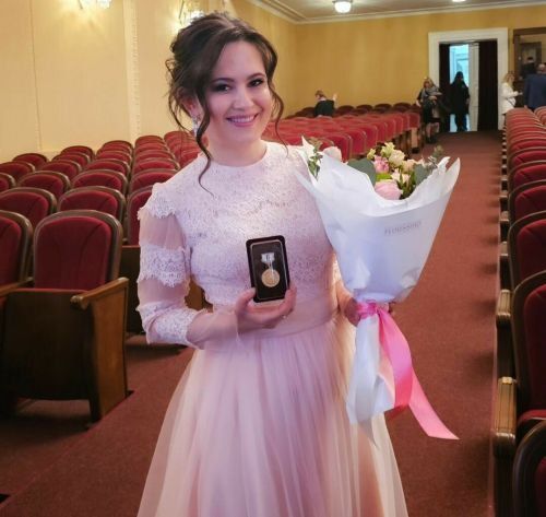 Сөмбел Билалова шатлыгы белән уртаклаша