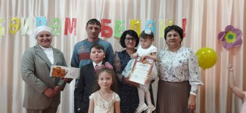 Бу көннәрдә бәйрәм чаралары гөрли