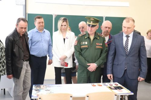 Яшел Үзән районында һәлак булган сугышчы хөрмәтенә мемориаль такта куелды