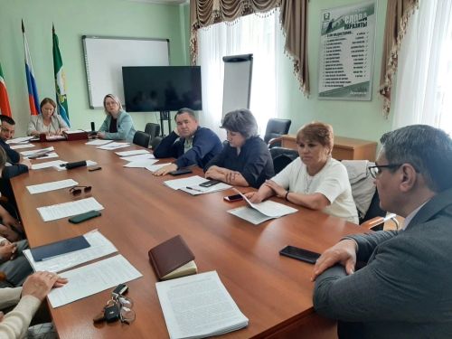 Яшел Үзән үзәк район хастаханәсенең баш табибы халык сорауларына җавап бирде