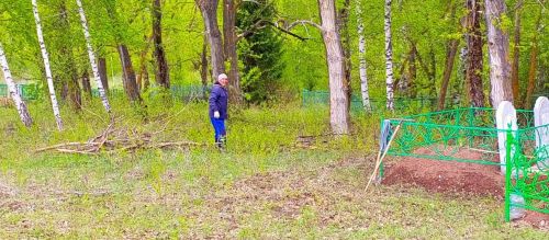 Бүген зиратларыбызда өмәләр оештырылды, бик зур эшләр башкарылды