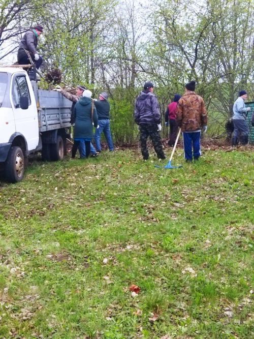 Бүген Бәчек авылында зират өстендә узган өмәдә 80нән артык кеше катнашты