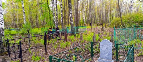 Бүген зиратларыбызда өмәләр оештырылды, бик зур эшләр башкарылды