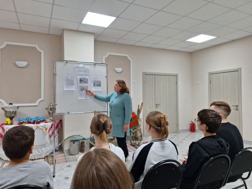 24 май көнне, изге Кирилл һәм Мефодийны искә алу көнендә, Славян язуы һәм мәдәнияте көне билгеләп үтелә