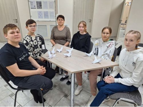 Мулла Иле мәдәният йортында Пушкин картасы буенча, “Күгәрчен – тынычлык символы” дигән исем астында яшүсмерләр өчен кәгазьдән күгәрчен ясау буенча мастер – класс үткәрелде
