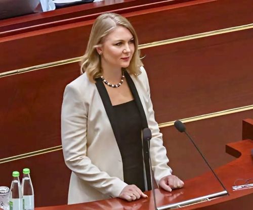 Бала хокуклары буенча вәкаләтле вәкил Ирина Волынец җәйге ял буенча социаль сораштыру үткәрә