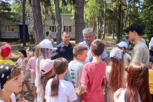 Михаил Афанасьев балалар лагерьларының эшчәнлеге белән танышты
