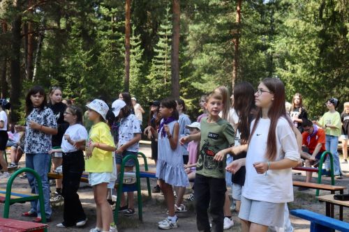 Михаил Афанасьев балалар лагерьларының эшчәнлеге белән танышты