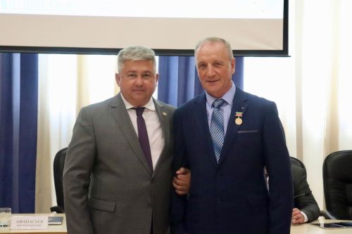 «Эшлекле дүшәмбе»дә Яшел Үзән районы предприятиеләре, оешмалары һәм учреждениеләре җитәкчеләрен бүләкләделәр