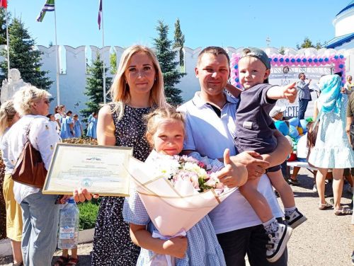 Яшел Үзәндә яшәүче гаиләгә Рәхмәт хаты тапшырылган