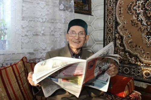 90 яшьлек Гарәфетдин Низамов: «Машинамда җырлый-җырлый җилдерәм»