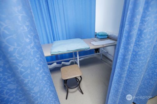 «Кычкырудан баланың битендәге капиллярлары шартлады» Бүлмәсендә 1 яшьлек бала үлгән остеопатның кулыннан башка сабыйлар да зыян күргән