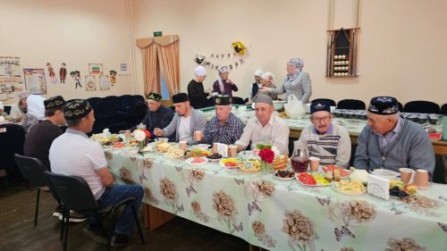 Карагуҗа авылында Өлкәннәр көненә багышланган концерт узды