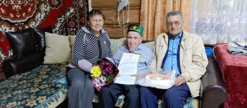 Гаделҗан абый Хәсәнов 90 яше тулу уңаеннан котлаулар кабул итә