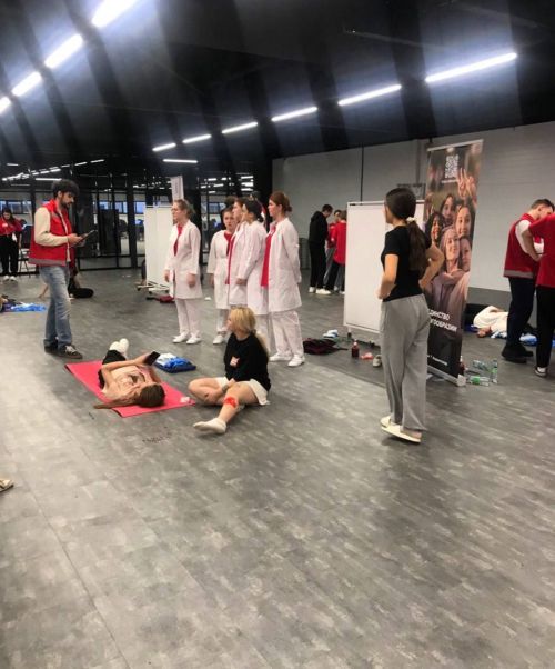 Яшел Үзән медицина көллияте командасы 18-19 октябрьдә Алабугада узган Татарстан Республикасында беренче ярдәм күрсәтү буенча төбәк чемпионатында җиңүче булды