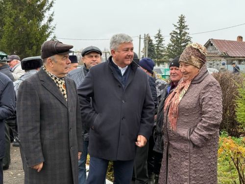 Татар Танаенда Тәлгать Әшрәфҗан улы Гыйниятуллинның бюсты ачылды