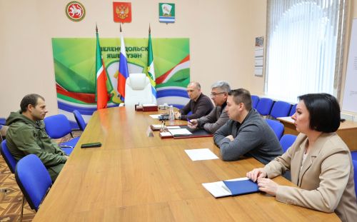 Хәрби хәрәкәтләр ветераны Артур Алиуллов шәһәребез мэры белән очрашты