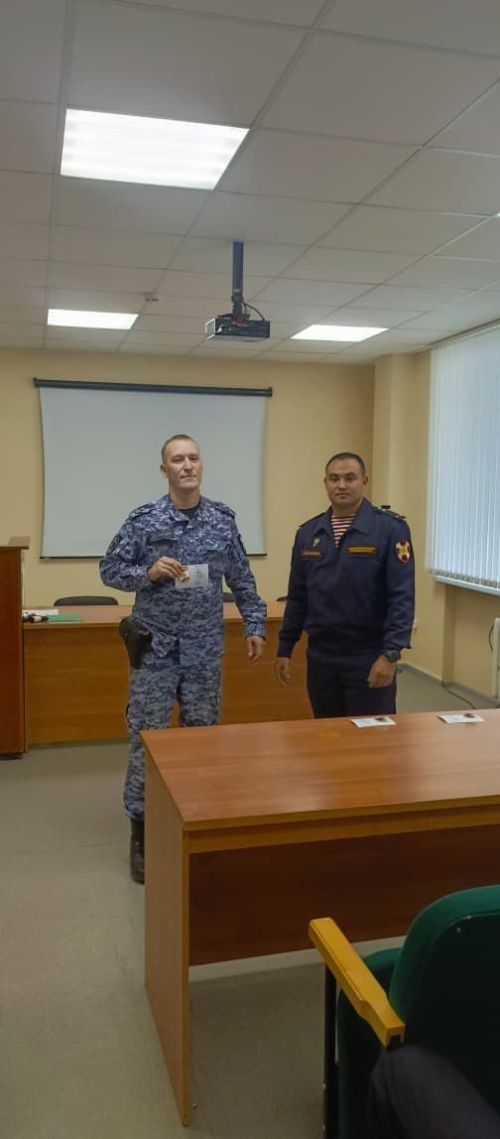 Росгвардиянең ведомстводан тыш сак хезмәткәрләренә ГТО билгеләре тапшырылды