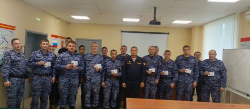 Росгвардиянең ведомстводан тыш сак хезмәткәрләренә ГТО билгеләре тапшырылды