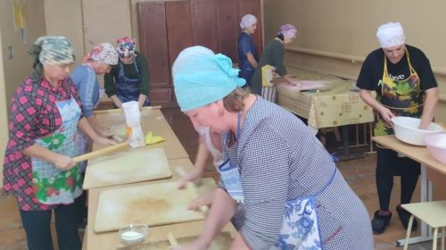 Акъегет мәктәбе укытучылары МХО сугышчылары өчен токмач кисте