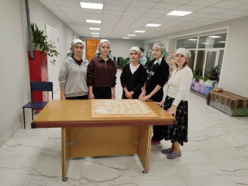 Бишнә авылында, Әниләр көненә багышлап, күңелле чара оештырганнар