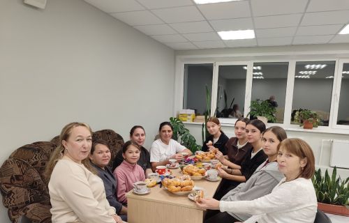 Бишнә авылында, Әниләр көненә багышлап, күңелле чара оештырганнар