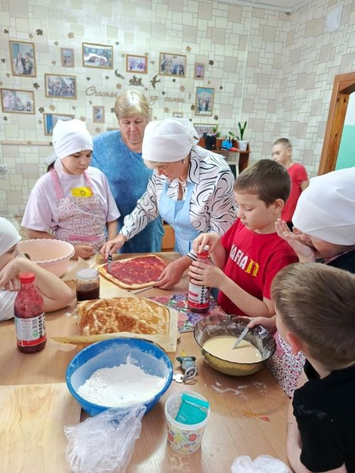Норлат балалар йортында уңган-булган хуҗабикәләр әзерлиләр