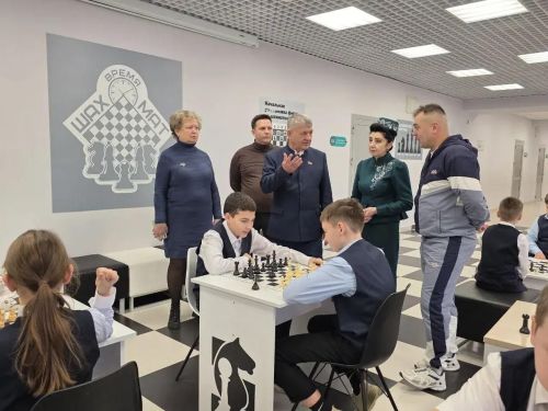 Татарстан Республикасы Дәүләт Советы депутаты Осиново гимназиясендә һәм «Күкчәчәкләр» балалар бакчасында булды