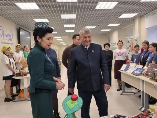 Татарстан Республикасы Дәүләт Советы депутаты Осиново гимназиясендә һәм «Күкчәчәкләр» балалар бакчасында булды