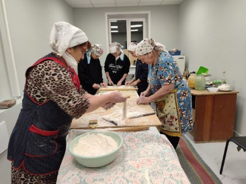 Бишнә авылы халкы махсус хәрби операциядә катнашучы егетләргә гуманитар ярдәм әзерләде