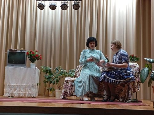 Мулла Илендә Әниләр көненә музыкаль комедия тәкъдим иттеләр