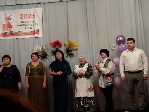 Тау Илендә «Бәхет, әнкәй, өйдә син булу» дип исемләнгән бәйрәм концерты узды