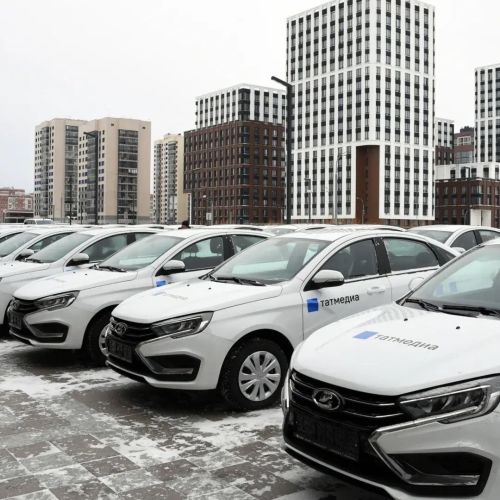 «Яшел Үзән Медиа» редакциясенә яңа хезмәт автомобиле тапшырылды: укучыларыбызга тагын да якынрак булабыз